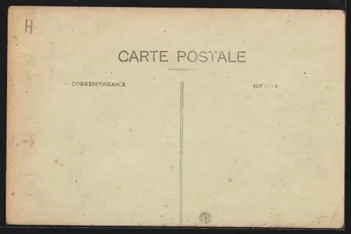 AK Allassac, Route d`Objat avec maisons et villageois