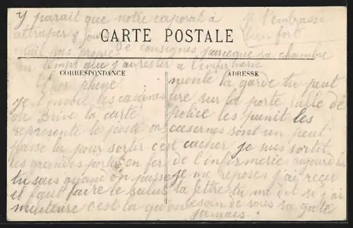 AK Brive, Caserne Brune, 126e d`infanterie, avec soldats devant l`entrée