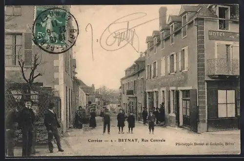 AK Beynat, Rue Centrale animée avec passants et bâtiments historiques