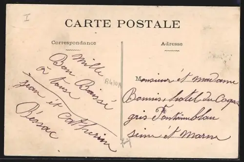 AK Allassac /Corrèze, Avenue de la Gare avec passants et bâtiments adjacents