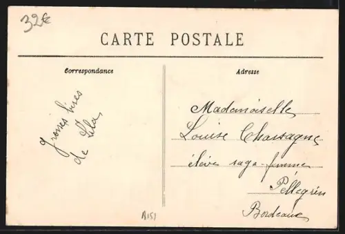 AK Le Lonzac /Corrèze, Avenue de la Gare avec des habitants dans la rue