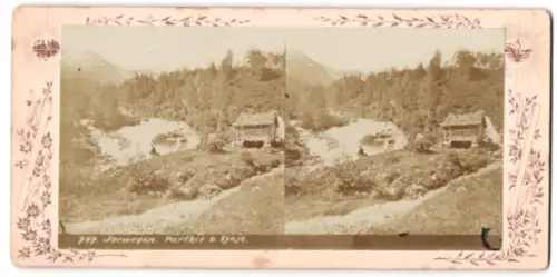 Stereo-Fotografie unbekannter Fotograf, Ansicht Vinje, Flusslauf und alte Holzhütte