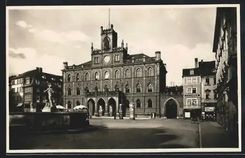 AK Weimar / Thüringen, Rathaus mit Neptunbrunnen