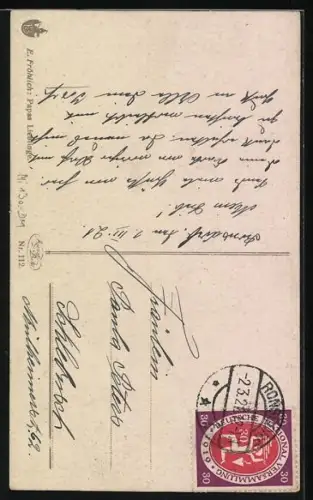 AK Knabe in Schürze mit grossem und kleinen Hund, Orden, Zipfelmütze, Blumen