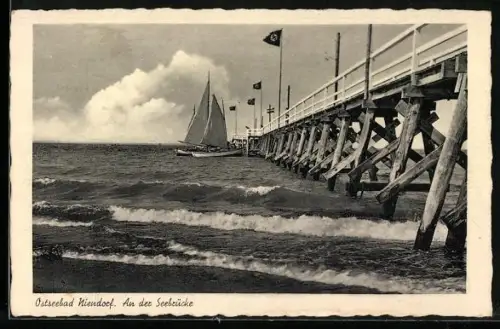 AK Niendorf / Ostsee, Segelboote an der Seebrücke, -Fahne