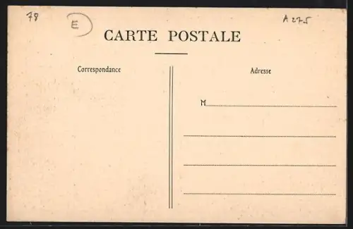 AK Poissy /S.-et-O., Passage à niveau avec une voiture sur la route bordée d`arbres