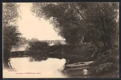 AK Poissy /S.-et-O., La Seine à Poissy avec barque et arbres bordant la rivière