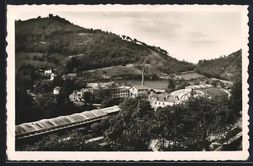 AK Aubazine /Corrèze, La Gare et la S.A.T.A.R. avec vue sur les collines environnantes