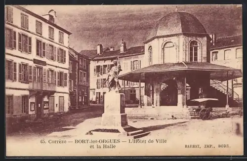 AK Bort-les-Orgues, L`Hôtel de Ville et la Halle