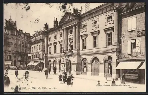 AK Brive, Hôtel de Ville et rue animée