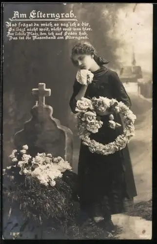 AK Am Elterngrab, weinende Frau mit einem Kranz