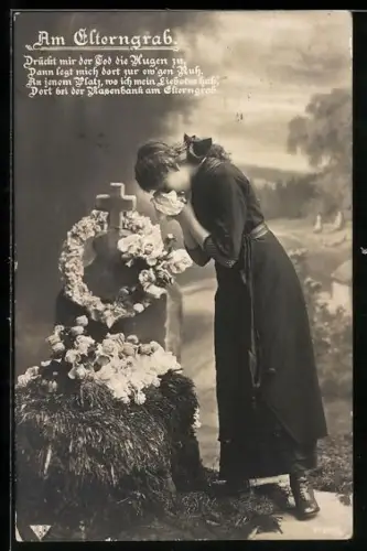 AK Am Elterngrab, weinende Frau