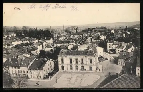 AK Cirey, Vue panoramique sur la place centrale et les environs du village