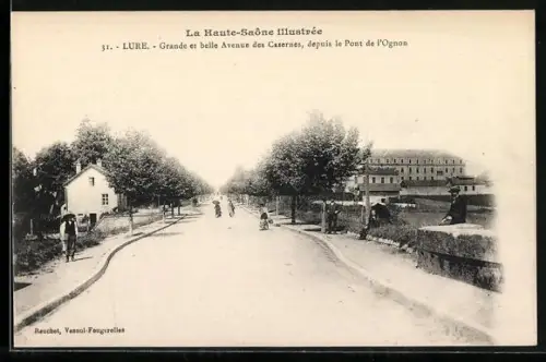 AK Lure /Haute-Saône, Grande et belle Avenue des Casernes, depuis le Pont de l`Ognon