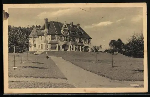 AK Luzarches /S.-et-O., La Maison des Champs dans un cadre verdoyant
