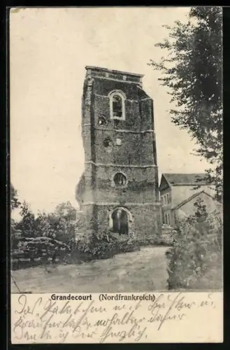 AK Grandecourt, Tour historique en ruines entourée de végétation