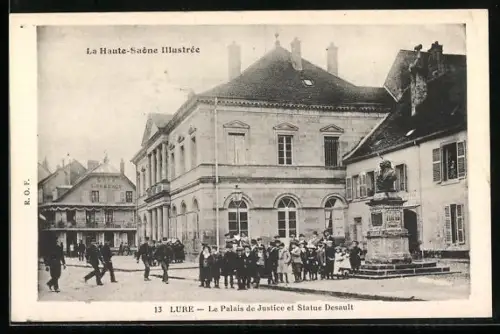 AK Lure, Le Palais de Justice et Statue Desault