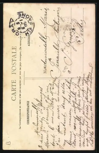 AK Gray, Rue des Casernes avec passants et bâtiments historiques