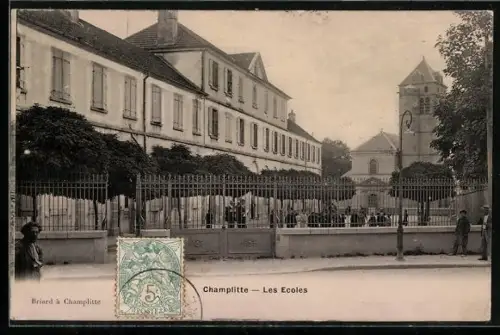 AK Champlitte, Les Écoles et l`église en arrière-plan