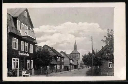 AK Neustadt /Rennsteig, Strassenpartie der Rennsteigstrasse mit Gasthaus Haus Daheim