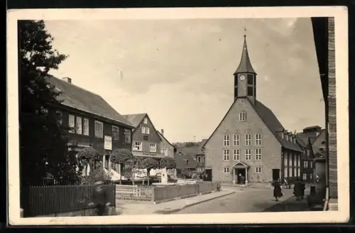 AK Schmiedefeld / Rennsteig, Strassenpartie mit Gasthof Gerhard Bourbeck