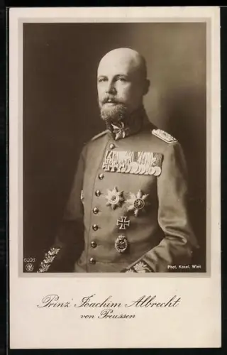 AK Portrait von Prinz Joachim Albrecht von Preussen in Uniform mit Orden Eisernes Kreuz