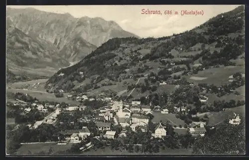 AK Schruns /Montafon, Ortsansicht mit Kirche gegen die Berge