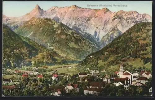 AK Schruns /Montafon, Ortsansicht mit Kirche und Gebirgskette im Hintergrund
