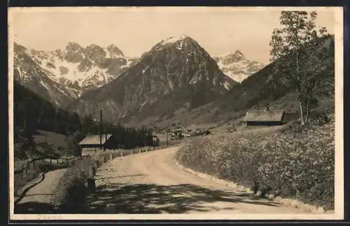 AK Brand, Strasse zum Ort, Blick auf die Scesaplana