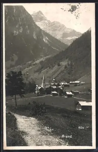 AK Brand /Vorarlberg, Ortsansicht von einem Feldweg aus