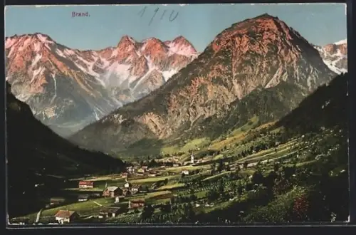 AK Brand, Gesamtansicht mit leuchtenden Bergen