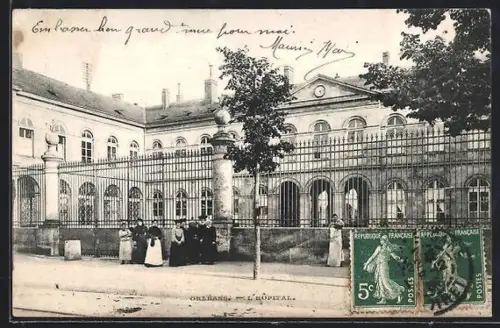 AK Orléans, L`Hôpital et groupe devant l`entrée