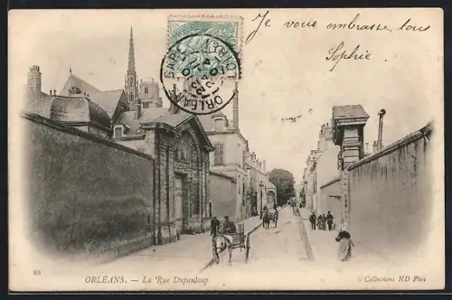 AK Orléans, La Rue Dupanloup avec passants et calèche