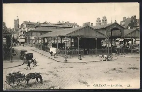 AK Orléans, Les Halles animées avec charrettes et passants