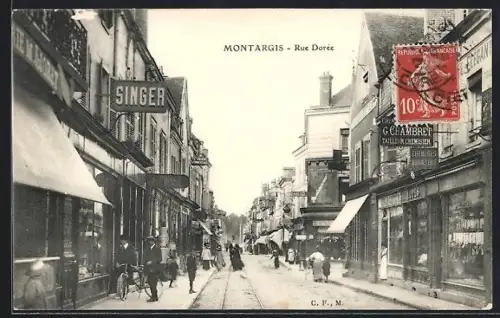 AK Montargis, Rue Dorée animée avec commerces et passants