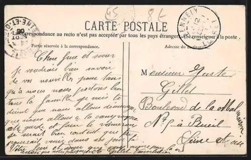 AK Sennely, Grande Rue animée avec habitants et commerces