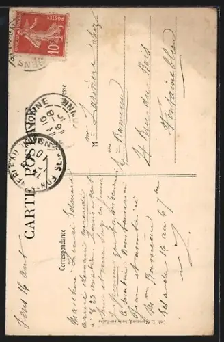 AK Gien /Loire, Hôtel de l`Écu avec passants dans la rue