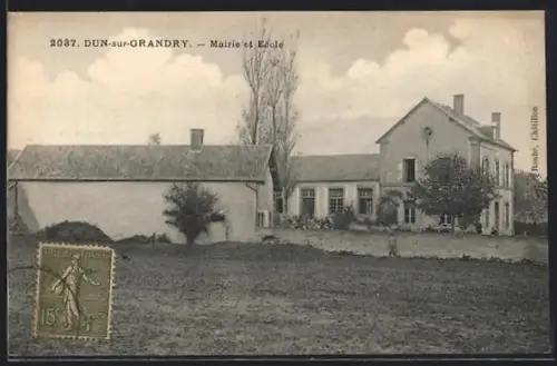 AK Dun-sur-Grandry, Mairie et École
