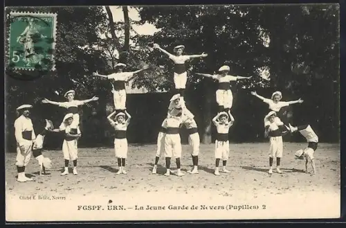 AK Nevers, La Jeune Garde de Nevers, Pupilles, en pyramide humaine