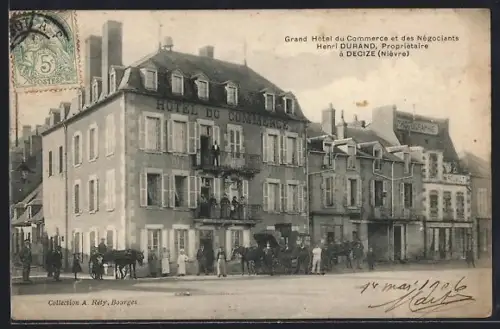 AK Decize /Nièvre, Grand Hôtel du Commerce et des Négociants avec des calèches devant l`entrée