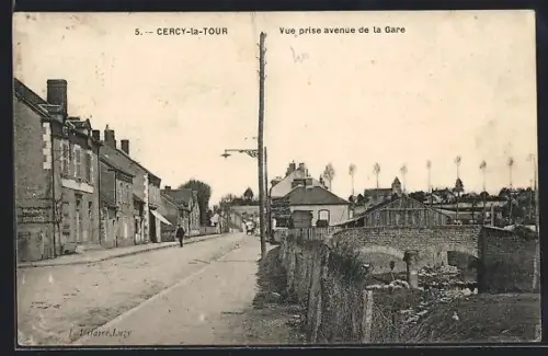 AK Cercy-la-Tour, Vue prise avenue de la Gare