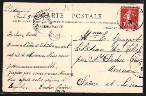 AK St-Honoré-les-Bains, Le Vieux Bourg avec maison traditionnelle et habitants devant l`entrée