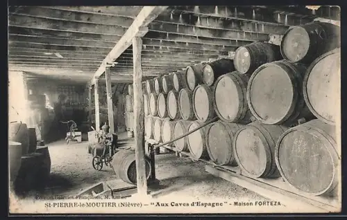 AK St-Pierre-le-Moutier, Aux Caves d`Espagne, Maison Forteza, intérieur avec barriques empilées