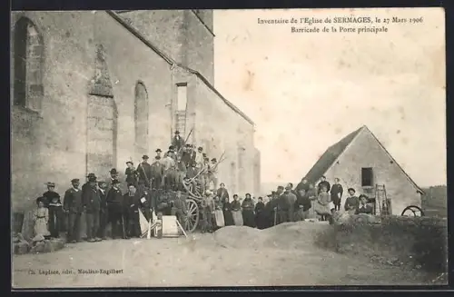 AK Sermages, Inventaire de l`Église le 27 Mars 1906, Barricade de la Porte principale