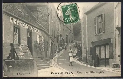 AK Cercy-la-Tour, Une rue pittoresque, Au-Revenez-Coulot-Paul