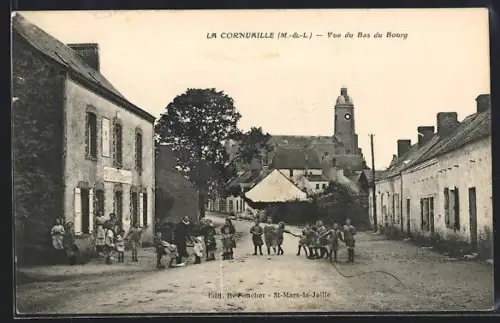 AK La Cornuaille /M.-et-L., Vue du Bas du Bourg