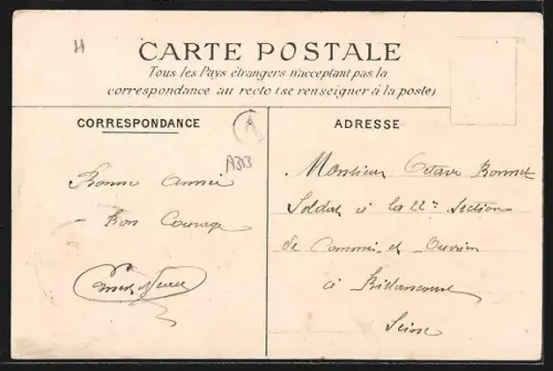 AK St-Quentin-en-Mauges /Maine-et-Loire, Scène de rue animée avec habitants et maisons traditionnelles