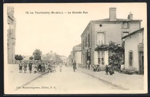 AK La Tourlandry /M.-&-L., La Grande Rue