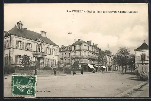 AK Cholet, Hôtel de Ville et Boulevard Gustave Richard