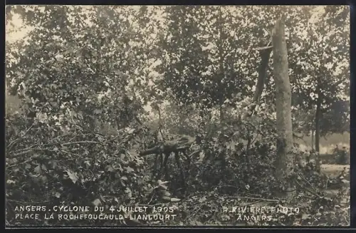 AK Angers, Cyclone du 4 juillet 1905 sur la Place La Rochefoucauld Liancourt